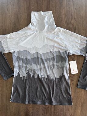 NWT Women's Leapstride performance base layer long sleeve - Large - Hiking Shirt